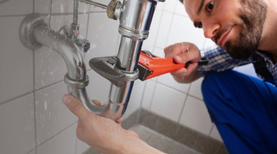 Professional same day plumber services in Farmland, IN